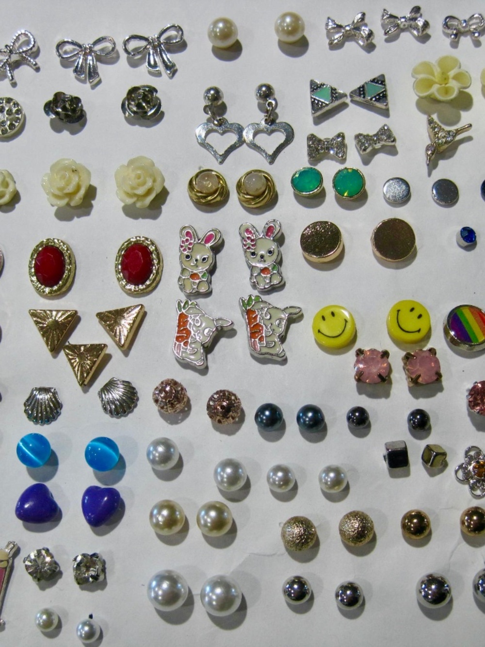 Mix Lot of more than 30 Pairs of Studs Earrings. Minimalist Style.